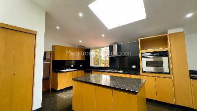 Apartamento de 3 alcobas en venta en Los Rosales, Bogotá, 376 m² · foto 15 de 17