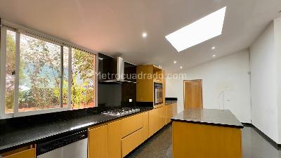 Apartamento de 3 alcobas en venta en Los Rosales, Bogotá, 376 m² · foto 17 de 17