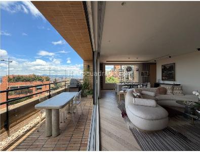 Apartamento de 3 alcobas en venta en Los Rosales, Bogotá, 341 m² · foto 19 de 20