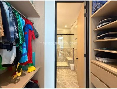 Apartamento de 3 alcobas en venta en Los Rosales, Bogotá, 341 m² · foto 7 de 20