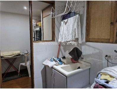 Apartamento de 3 alcobas en venta en La Carolina, Bogotá, 146 m² · foto 2 de 17