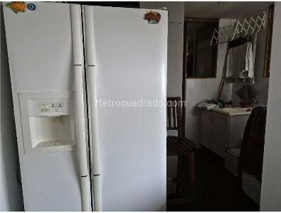 Apartamento de 3 alcobas en venta en La Carolina, Bogotá, 146 m² · foto 4 de 17