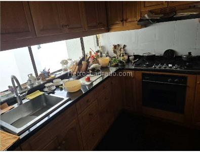 Apartamento de 3 alcobas en venta en La Carolina, Bogotá, 146 m² · foto 5 de 17