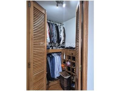 Apartamento de 3 alcobas en venta en La Carolina, Bogotá, 146 m² · foto 6 de 17