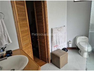Apartamento de 3 alcobas en venta en La Carolina, Bogotá, 146 m² · foto 7 de 17