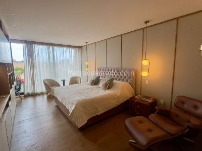 Apartamento de 3 alcobas en venta en Altos De Cabrera, Bogotá, 221 m² · foto 3 de 14
