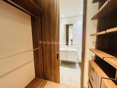 Apartamento de 2 alcobas en venta en Chico Virrey, Bogotá, 150 m² · foto 12 de 12