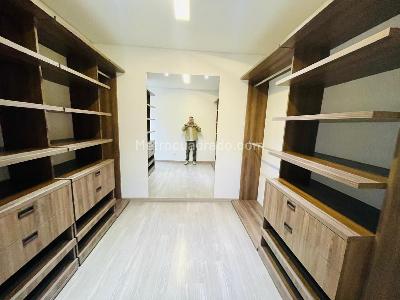 Apartamento de 2 alcobas en venta en Chico Virrey, Bogotá, 150 m² · foto 2 de 12