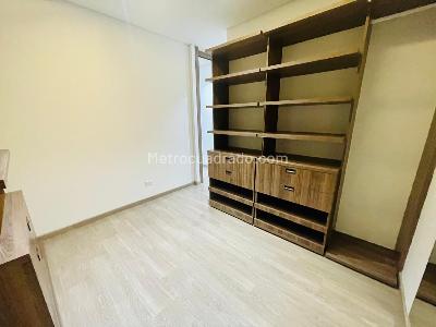 Apartamento de 2 alcobas en venta en Chico Virrey, Bogotá, 150 m² · foto 4 de 12