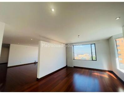 Apartamento de 3 alcobas en venta en Los Rosales, Bogotá, 236 m² · foto 11 de 14