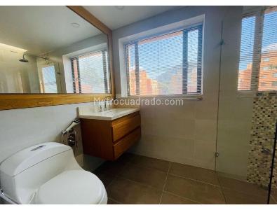 Apartamento de 3 alcobas en venta en Los Rosales, Bogotá, 236 m² · foto 2 de 14