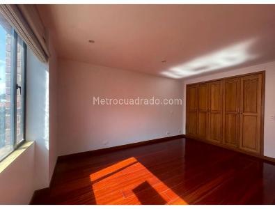 Apartamento de 3 alcobas en venta en Los Rosales, Bogotá, 236 m² · foto 3 de 14
