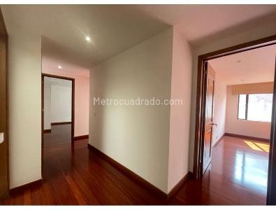 Apartamento de 3 alcobas en venta en Los Rosales, Bogotá, 236 m² · foto 5 de 14