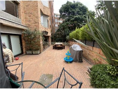 Apartamento de 3 alcobas en venta en Los Rosales, Bogotá, 157 m² · foto 16 de 17