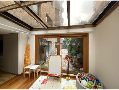 Apartamento de 3 alcobas en venta en Los Rosales, Bogotá, 157 m² · foto 2 de 17