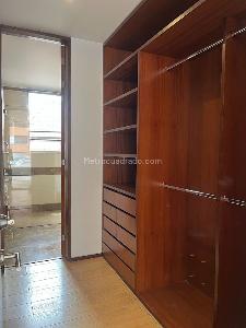 Apartamento de 3 alcobas en venta en Chico Reservado, Bogotá, 209 m² · foto 2 de 10