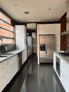 Apartamento de 3 alcobas en venta en Chico Reservado, Bogotá, 209 m² · foto 6 de 10