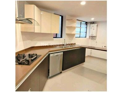 Apartamento de 3 alcobas en venta en Los Rosales, Bogotá, 230 m² · foto 13 de 15