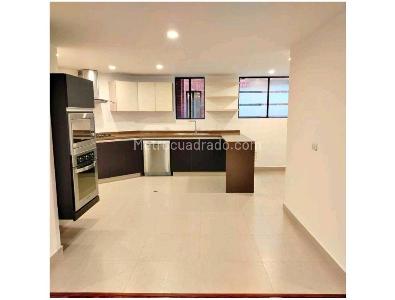 Apartamento de 3 alcobas en venta en Los Rosales, Bogotá, 230 m² · foto 2 de 15