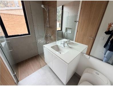 Apartamento de 2 alcobas en venta en La Cabrera, Bogotá, 189 m² · foto 2 de 9