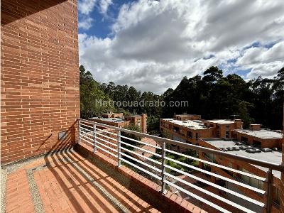 Casa de 3 alcobas en venta en Cerros Orientales, Bogotá, 504 m² · foto 13 de 20