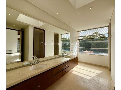 Casa de 3 alcobas en venta en Cerros Orientales, Bogotá, 504 m² · foto 14 de 20