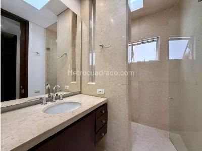 Casa de 3 alcobas en venta en Cerros Orientales, Bogotá, 504 m² · foto 17 de 20