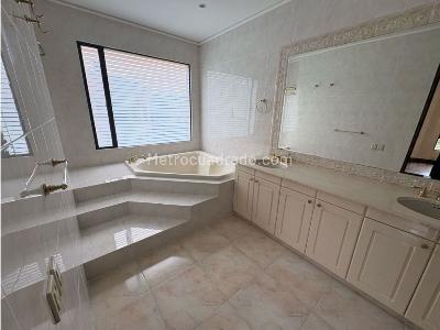 Apartamento de 3 alcobas en venta en Usaquen, Bogotá, 250 m² · foto 13 de 14