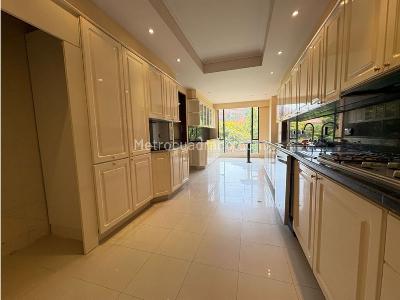 Apartamento de 3 alcobas en venta en Usaquen, Bogotá, 250 m² · foto 14 de 14