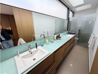 Apartamento de 2 alcobas en venta en Chico Virrey, Bogotá, 200 m² · foto 19 de 20