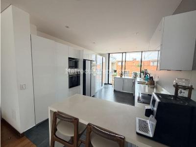 Apartamento de 2 alcobas en venta en Chico Virrey, Bogotá, 200 m² · foto 5 de 20