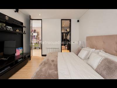 Apartamento de 2 alcobas en venta en Los Rosales, Bogotá, 180 m² · foto 13 de 18