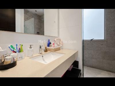 Apartamento de 2 alcobas en venta en Los Rosales, Bogotá, 180 m² · foto 18 de 18