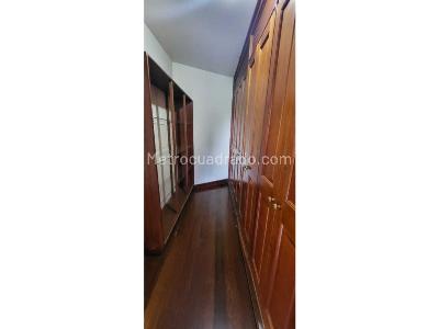 Apartamento de 3 alcobas en venta en Los Rosales, Bogotá, 242 m² · foto 11 de 13