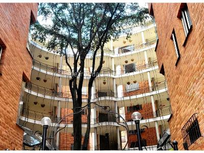 Apartamento de 3 alcobas en venta en Los Rosales, Bogotá, 242 m² · foto 12 de 13