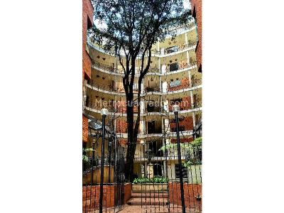 Apartamento de 3 alcobas en venta en Los Rosales, Bogotá, 242 m² · foto 13 de 13