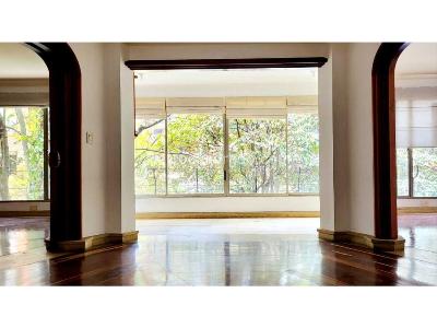 Apartamento de 3 alcobas en venta en Los Rosales, Bogotá, 242 m² · foto 2 de 13