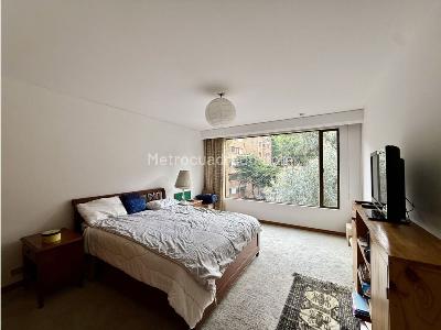 Apartamento de 3 alcobas en venta en Los Rosales, Bogotá, 246 m² · foto 12 de 18