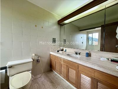 Apartamento de 3 alcobas en venta en Los Rosales, Bogotá, 246 m² · foto 15 de 18