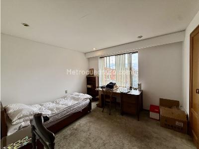 Apartamento de 3 alcobas en venta en Los Rosales, Bogotá, 246 m² · foto 18 de 18