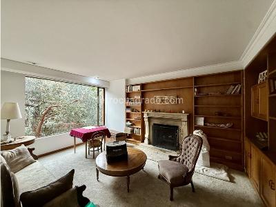 Apartamento de 3 alcobas en venta en Los Rosales, Bogotá, 246 m² · foto 2 de 18