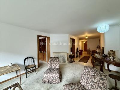 Apartamento de 3 alcobas en venta en Los Rosales, Bogotá, 246 m² · foto 5 de 18