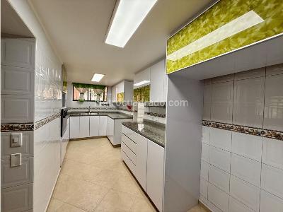 Apartamento en venta en Los Rosales, Bogotá · foto 9 de 18