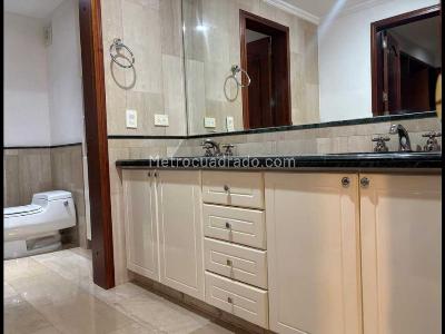 Apartamento de 4 alcobas en venta en Santa Barbara, Bogotá, 250 m² · foto 19 de 20