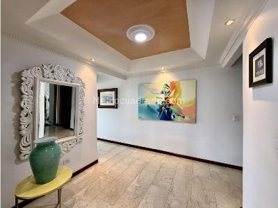 Apartamento de 3 alcobas en venta en Santa Barbara, Bogotá, 209 m² · foto 10 de 20