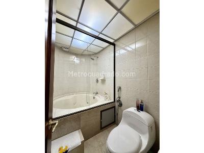 Apartamento de 3 alcobas en venta en Santa Barbara, Bogotá, 209 m² · foto 13 de 20