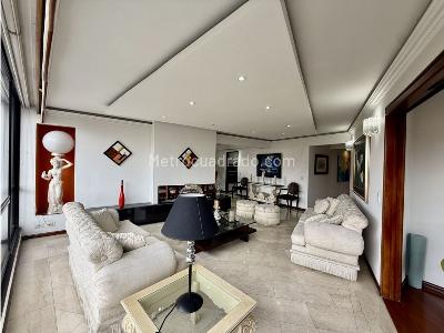Apartamento de 3 alcobas en venta en Santa Barbara, Bogotá, 209 m² · foto 3 de 20