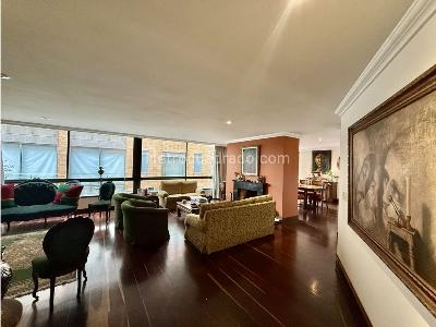Apartamento de 3 alcobas en venta en Los Rosales, Bogotá, 300 m² · foto 3 de 18