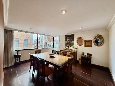 Apartamento de 3 alcobas en venta en Los Rosales, Bogotá, 300 m² · foto 4 de 18