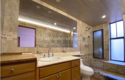 Apartamento de 3 alcobas en venta en La Carolina, Bogotá, 178 m² · foto 10 de 13